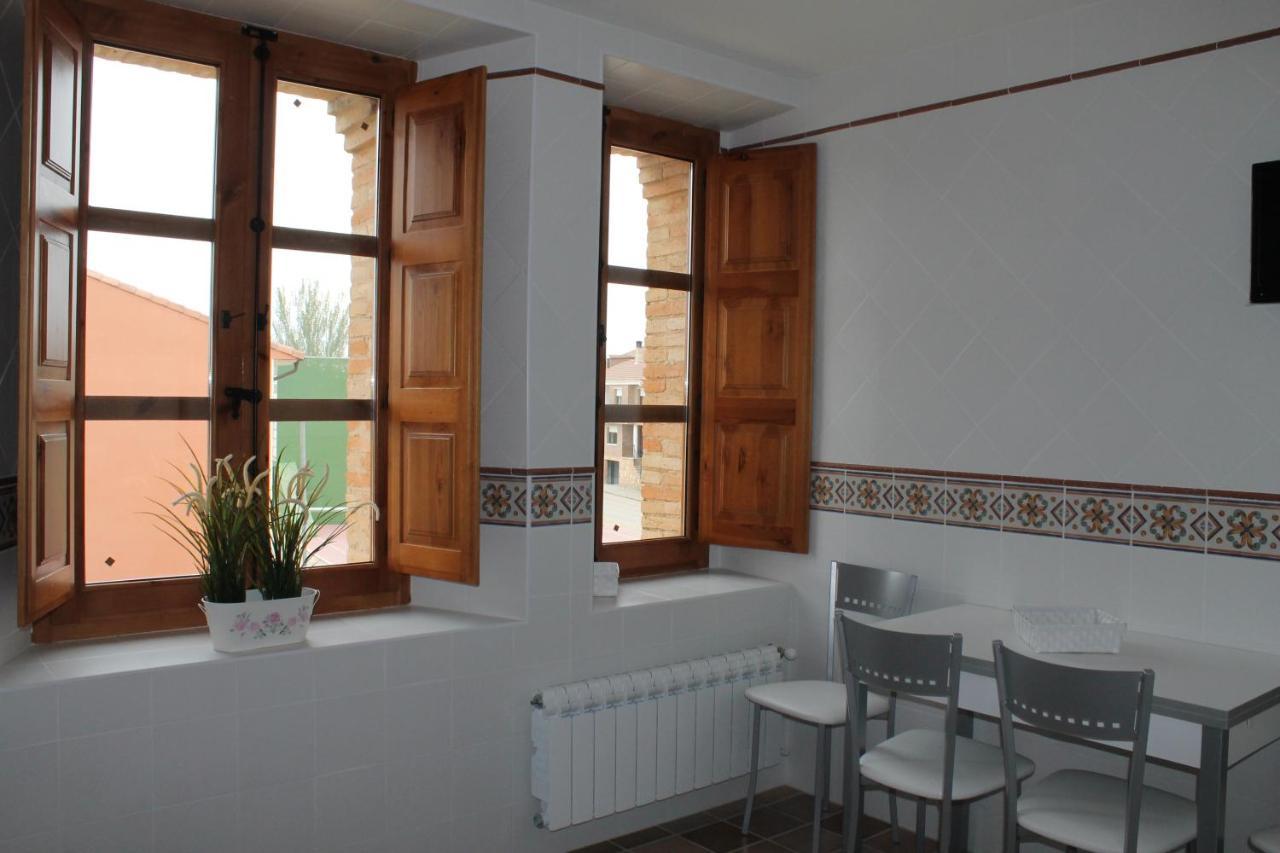 Apartamentos Ribera Del Duero Las Escuelas Vadocondes 外观 照片